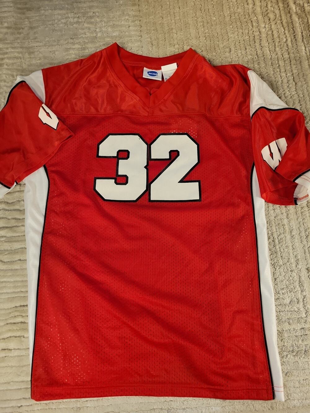 Wisconsin Badgers Jersey Youth Size XXL 18 NCAA College Football Boys Kids